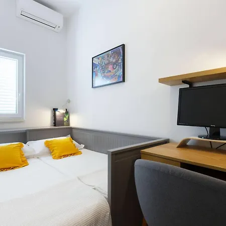 Dalmain Apartment Split